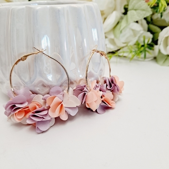 Gold tone floral Hoop pink fabric pastel Petals Earrings 💖2/$30 - Picture 16 of 16